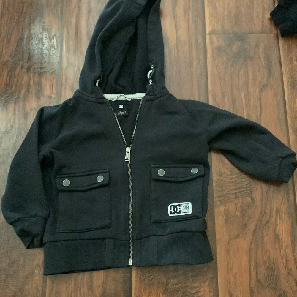 4T D/C black zip up hoodie w/ front pockets. gently used condition